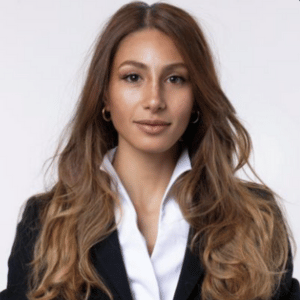 Roxana Sharifi Headshot