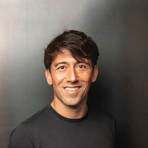 Travis Leon Headshot (1)